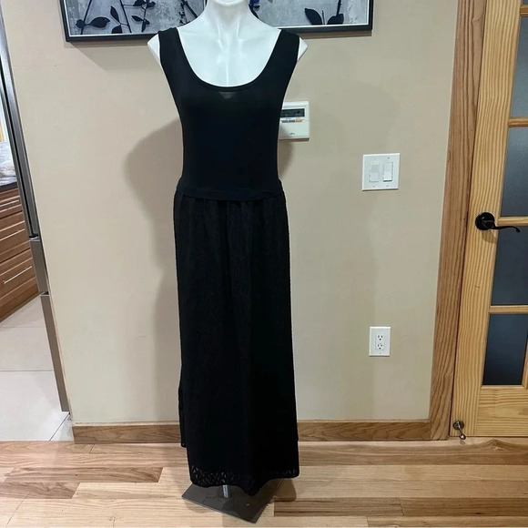 Calvin Klein
Plus Size Scoop Neck Sleeveless Smocked Knit Jersey Maxi Dress - Picture 2 of 13